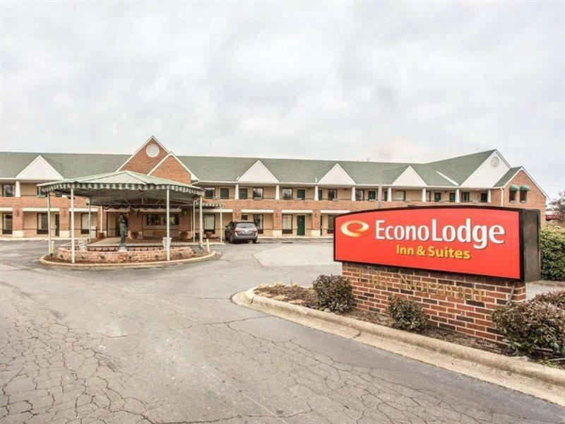 Red Roof Inn & Suites Cornelius - Lake Norman Exterior photo