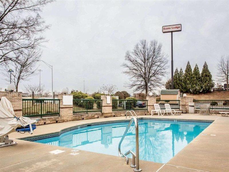 Red Roof Inn & Suites Cornelius - Lake Norman Exterior photo