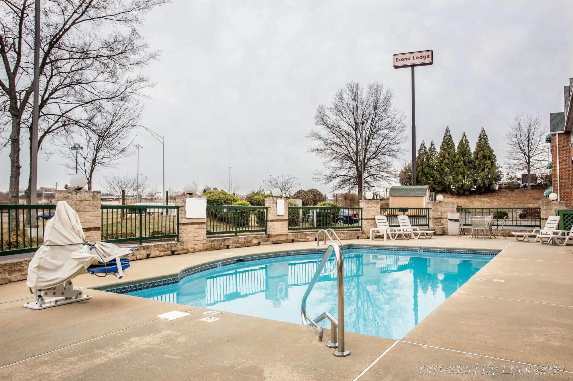 Red Roof Inn & Suites Cornelius - Lake Norman Exterior photo